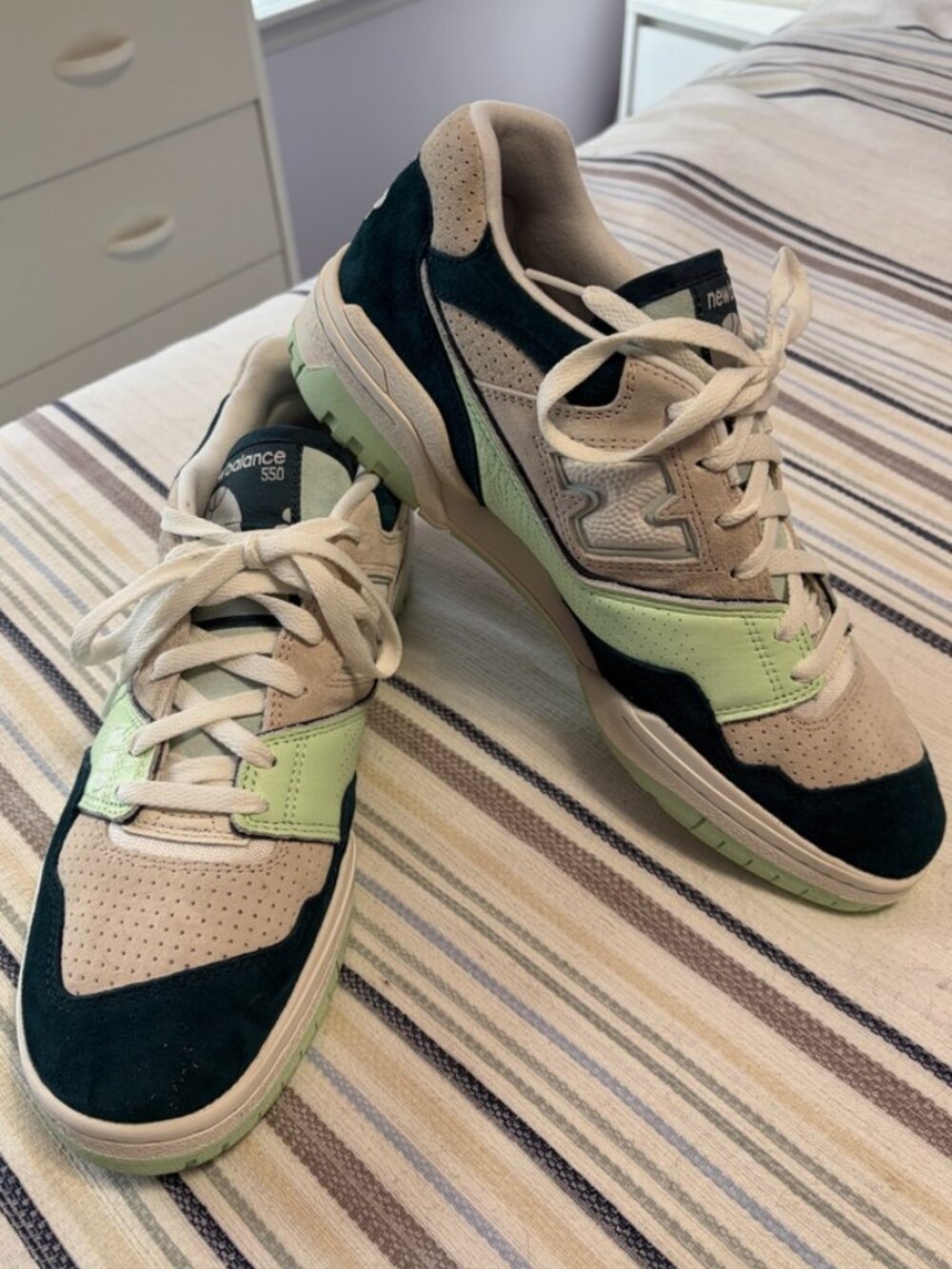 ***MENS NEW BALANCE 550 BASKETBALL SNEAKERS***